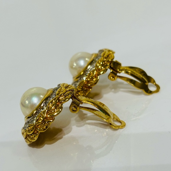 Rare Authentic Nina Ricci Clip on Faux Pearl Gold tone Earrings - Picture 6 of 13